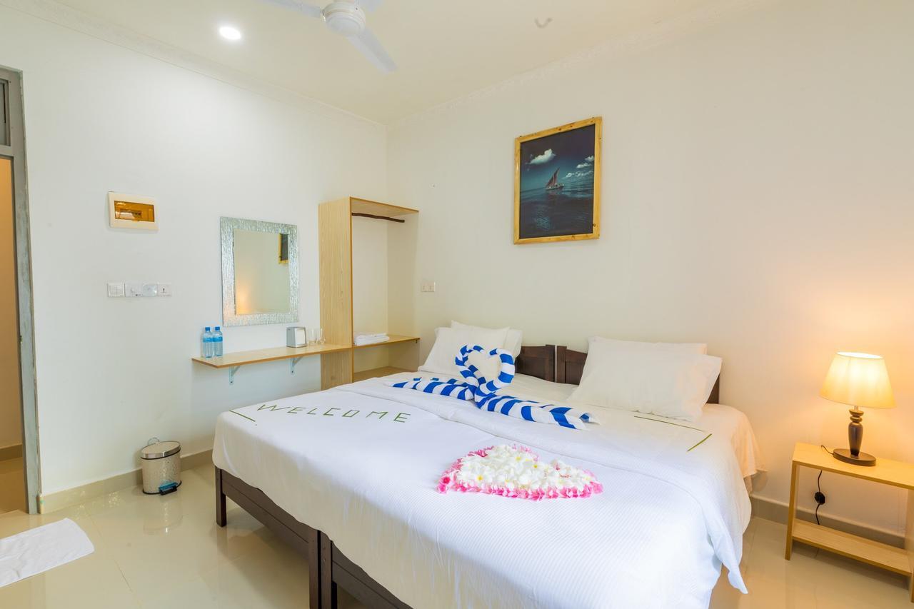 Kirulhiya Maldives Hotel Omadhoo Exterior photo